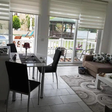 Belka Golf Poolside Deluxe Apartment *