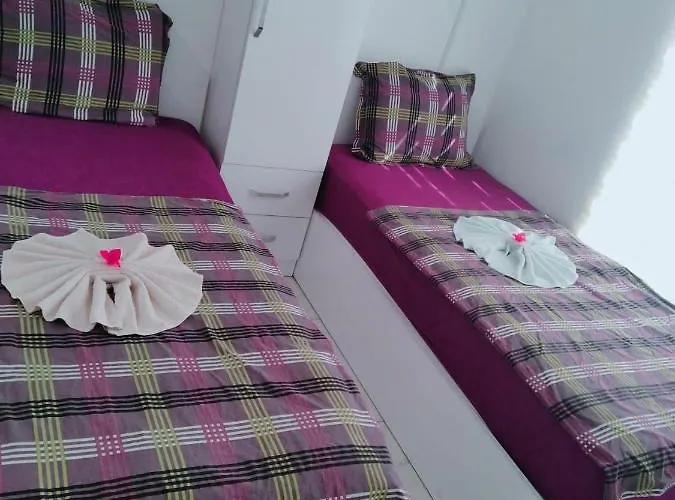 Belka Golf Poolside Deluxe דירה